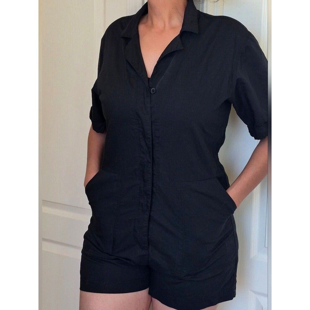UNI QLO 38% Linen Blend, Conceal Button Up w/pockets  Shorts Romper SZ L